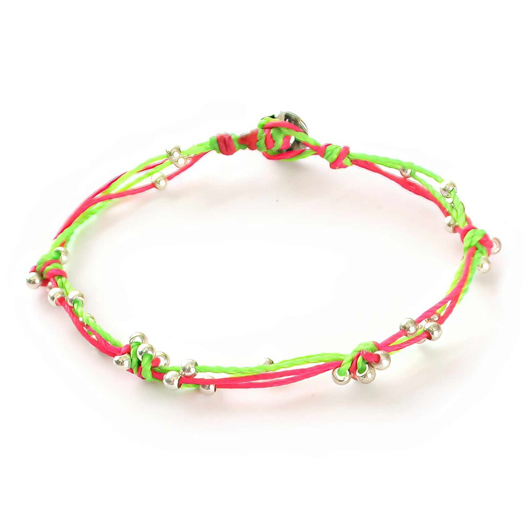 Smycken för världsmedborgare 2 Armband i limegrönt, rosa och silver, tillverkat för hand i små serier av kvinnor i Guatemala. Inspirerat av planeten Venus.