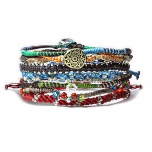 Wakami Earth Bracelet – set om sju färgglada armband som symboliserar jorden, solen, allt levande och kärleken