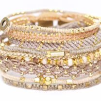 Wakami All One + Set of Three armband i guld och beige: vacker kombo