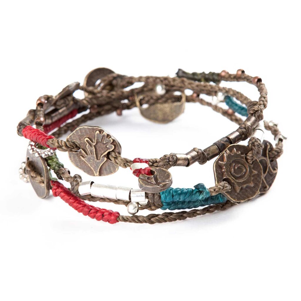 Wakami Dream Bracelet Woven WA0342, armband, blå, brun, dröm, drömmar, Fair Trade, garn, Guatemala, konsthantverk, metall, röd, silver, smycke