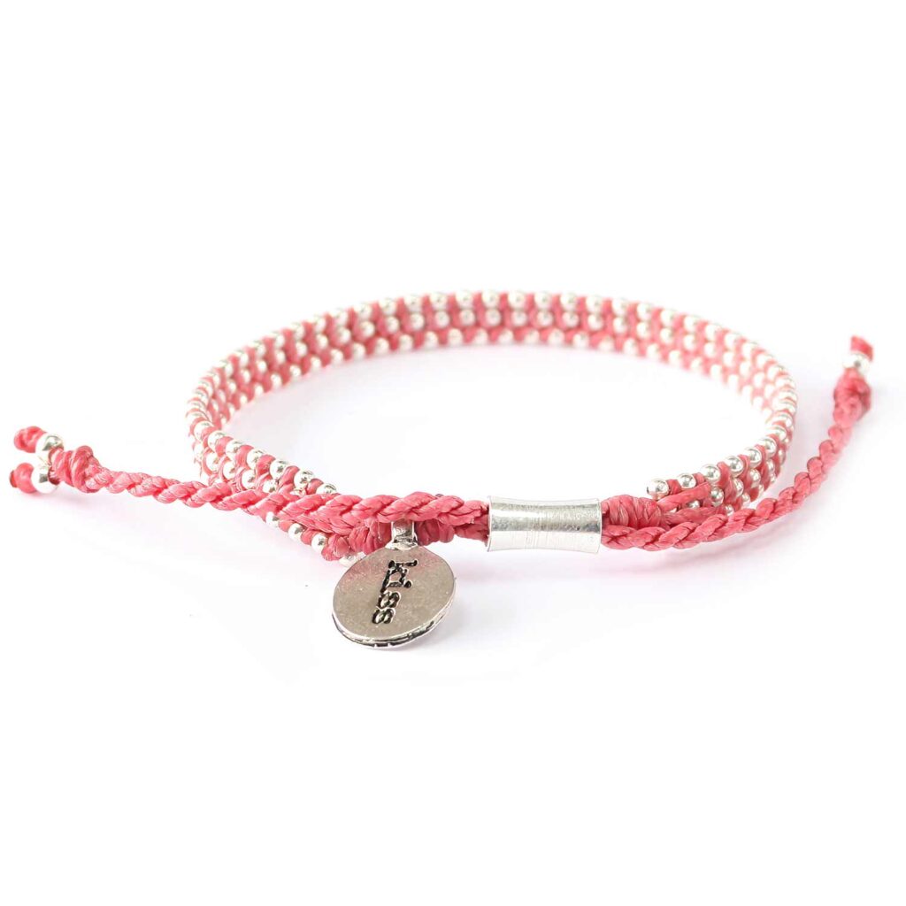 Rosa armband från Wakami: P.S. Kiss med silverglänsande detaljer - ett smycke som är som en kyss