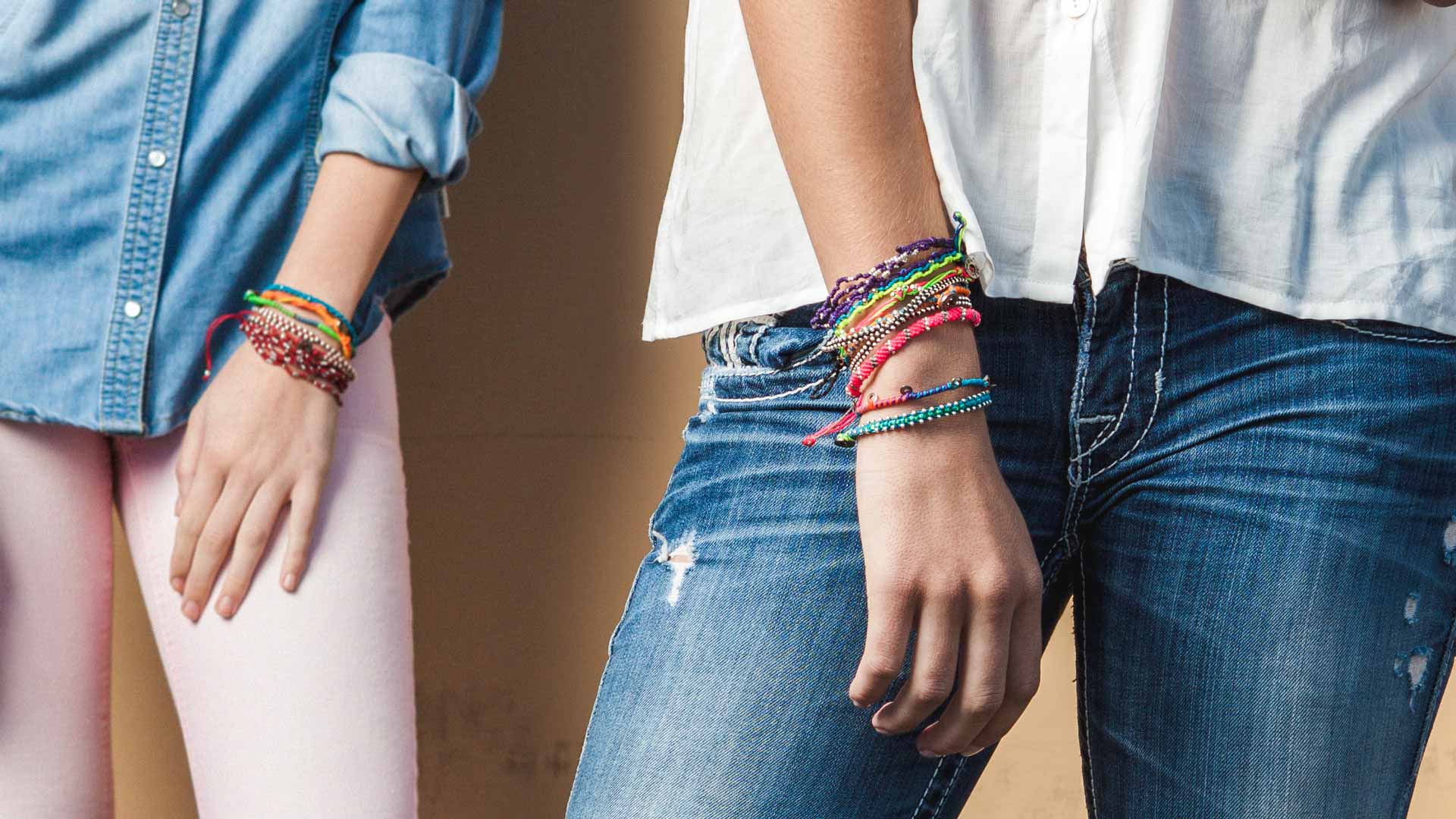 Armband med färg 1 Armband med starka färger