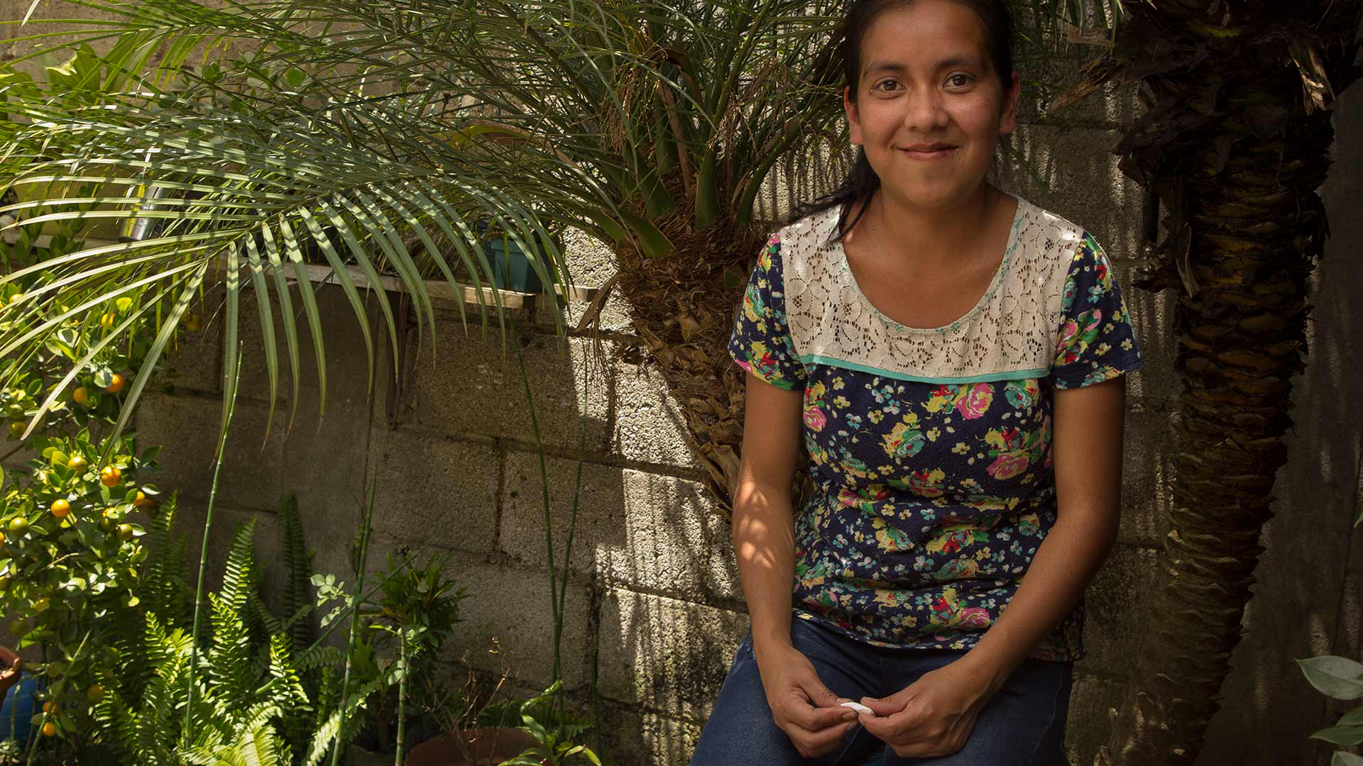 Jessica tillverkar fairtrade-smycken åt Wakami i Guatemala