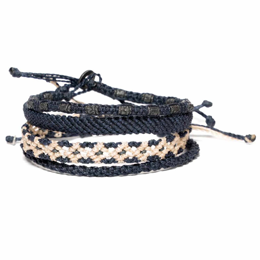 Wakami Resolute Kreation marinblå och offwhite armband