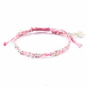 Handtillverkat damarmband med tre slingor. Säljes till förmån för bekämpning av bröstcancer.