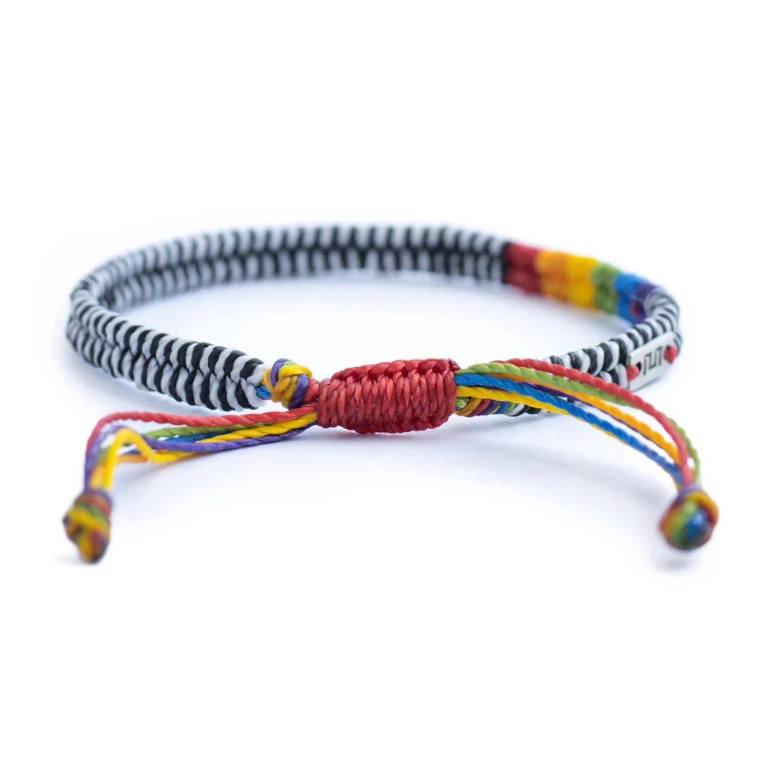 Celebración 2 Handvävt pridearmband i regnbågens färger + svart och vitt