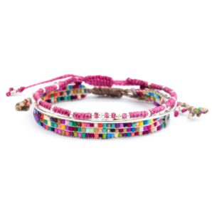 Tre handtillverkade armband