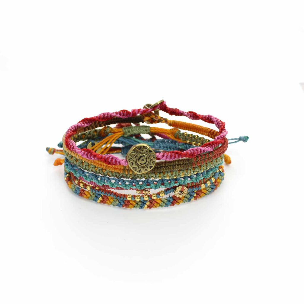 Armband och halsband med attityd och hjärta – fair trade från Guatemala 15 Sju matchade och färgglada armband