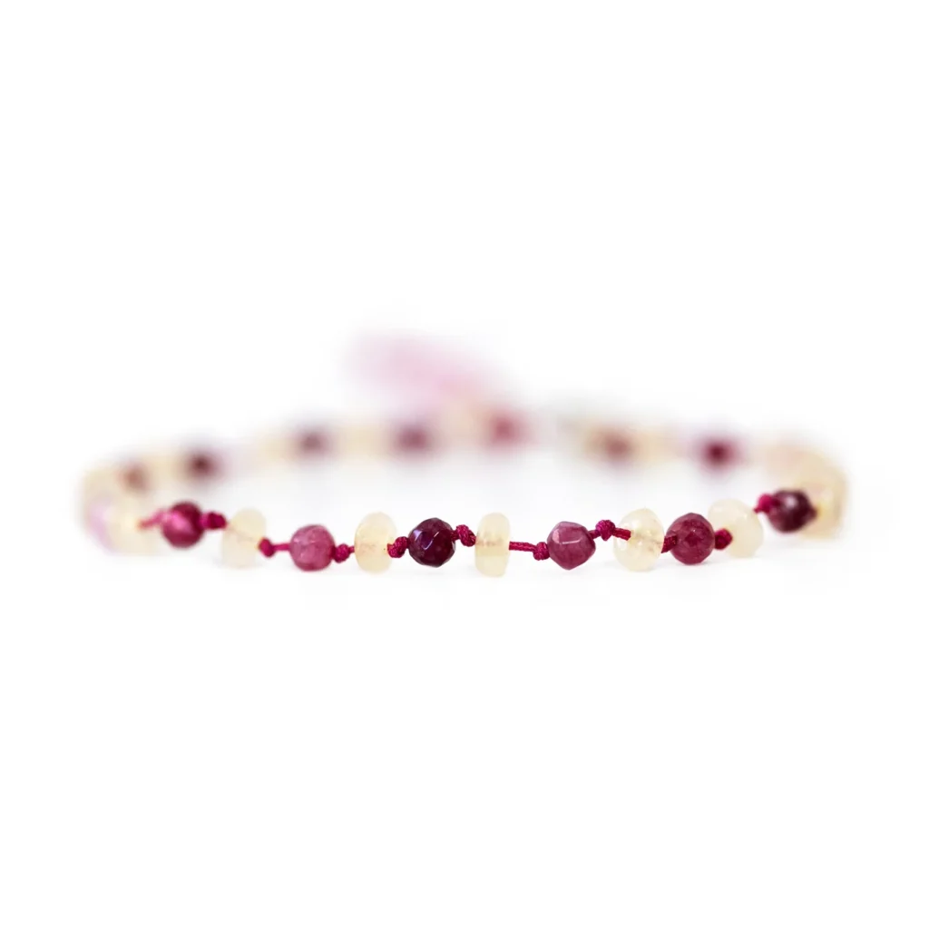 Rosa och lila armband med glasstenar